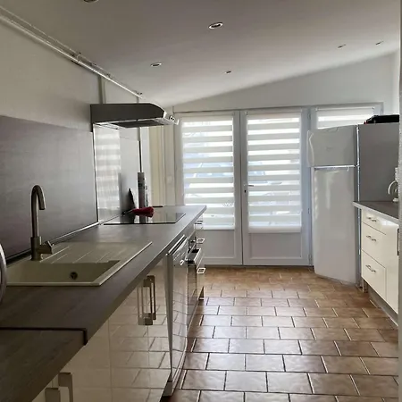 Charmante Maison A - 3 Ch, Jardin, Stationnement, Proche Et Commerces - Fr-1-646-6 別荘